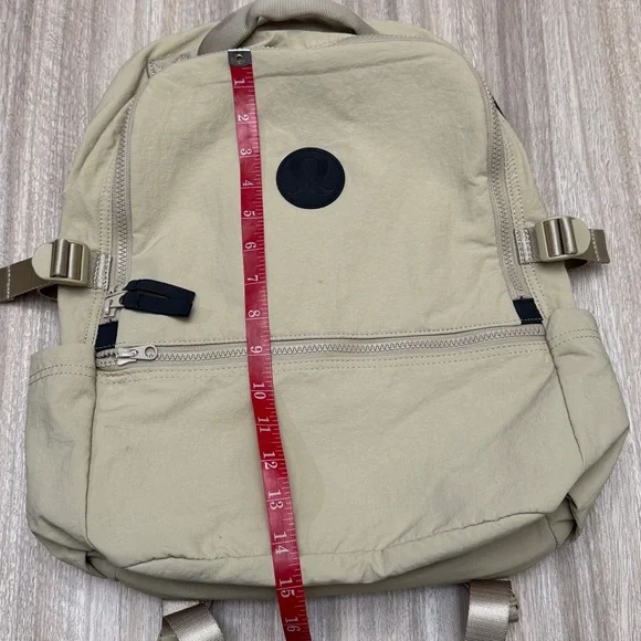 Lululemon New Crew Backpack in Color Trench 22L - Picture 15 of 16